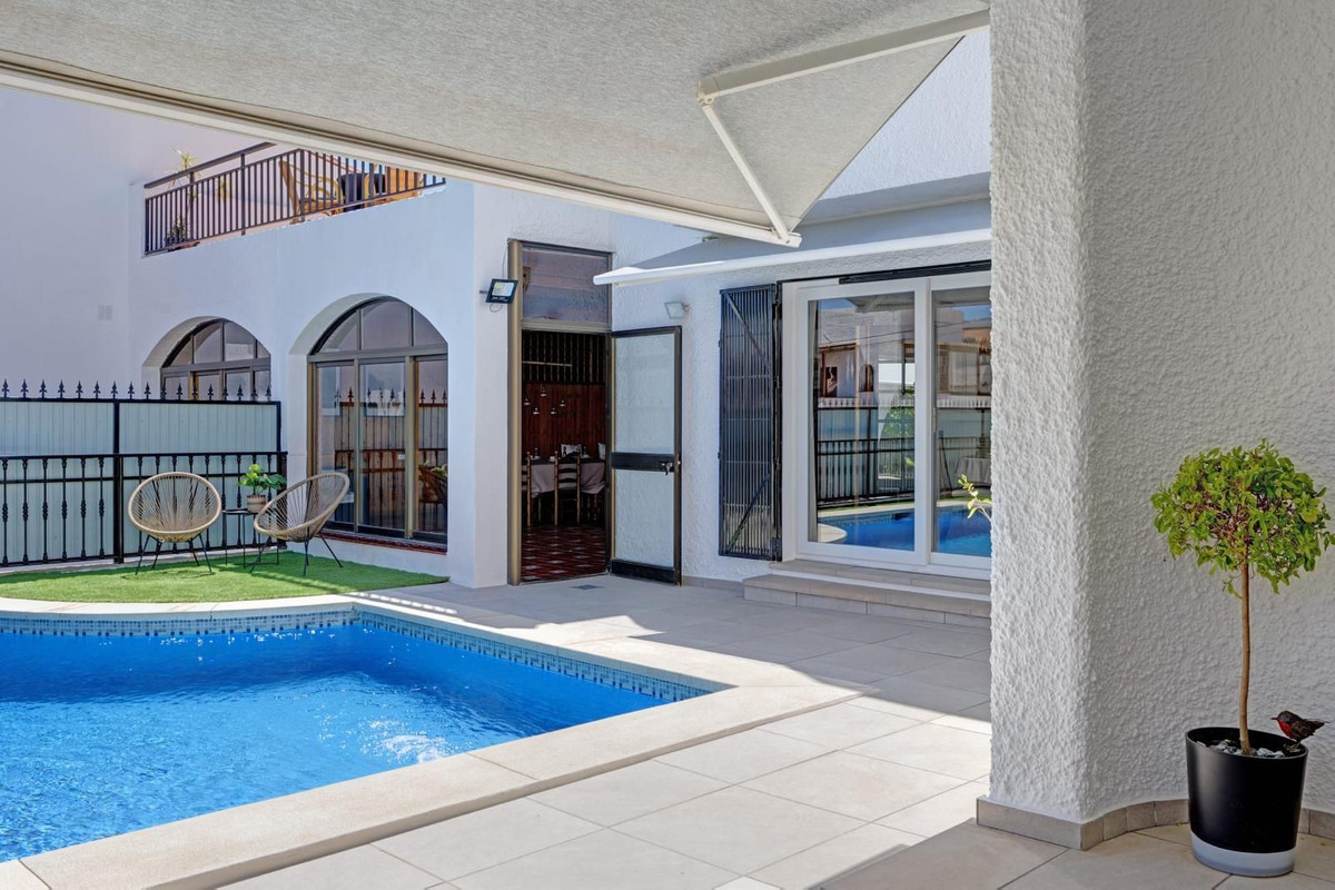 3 Bed Townhouse for sale in Los Pacos Costa Del Sol, Málaga, Spain