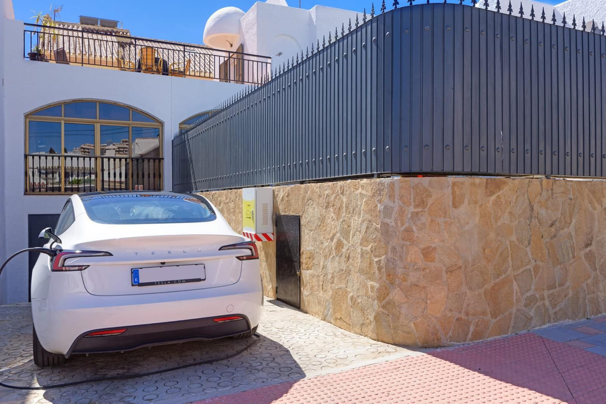 3 Bed Townhouse for sale in Los Pacos Costa Del Sol, Málaga, Spain