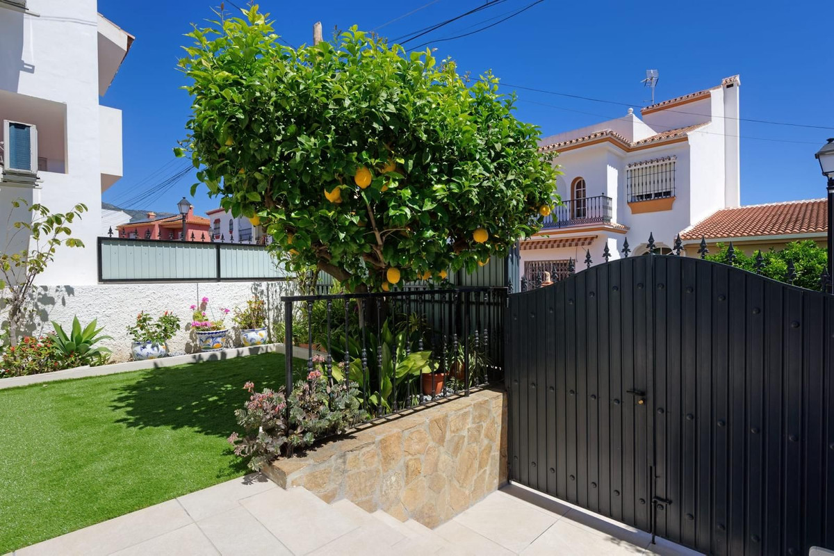 3 Bed Townhouse for sale in Los Pacos Costa Del Sol, Málaga, Spain