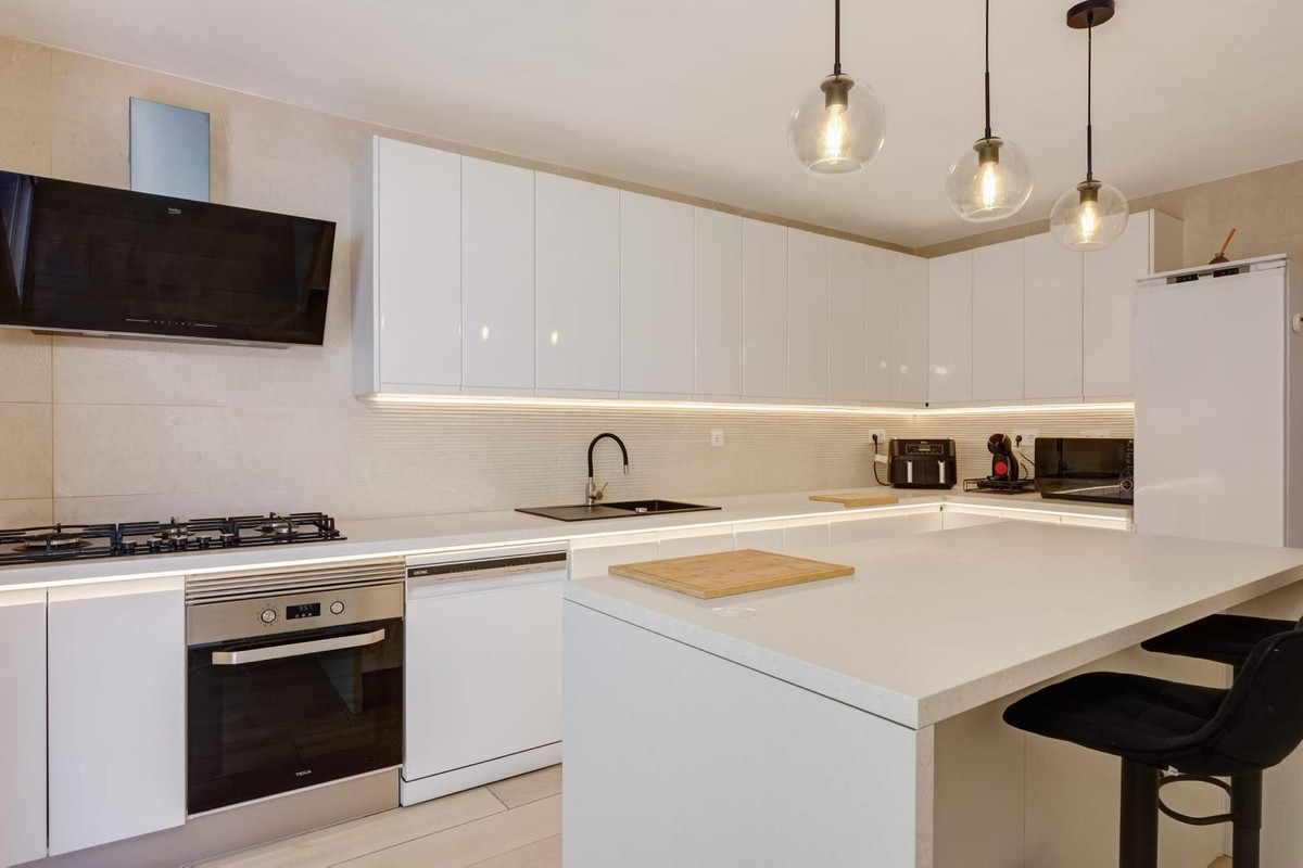 3 Bed Townhouse for sale in Los Pacos Costa Del Sol, Málaga, Spain