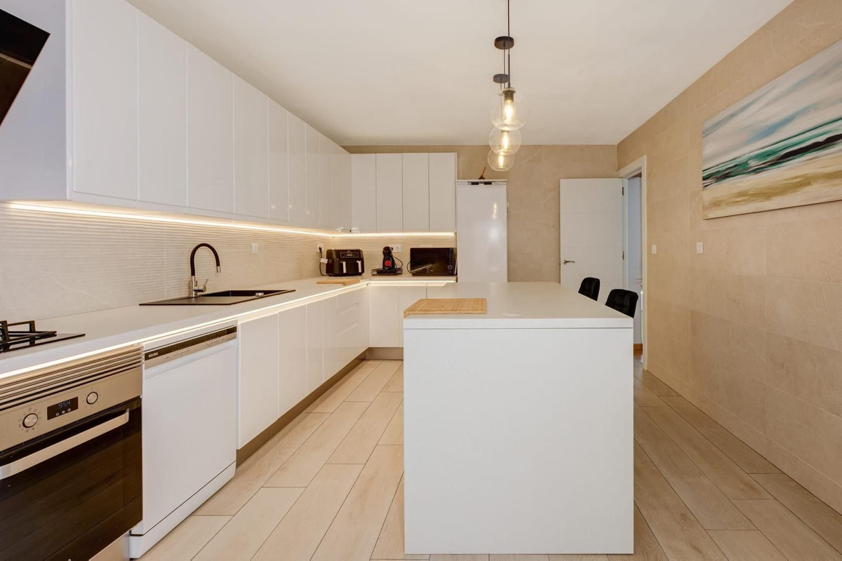 3 Bed Townhouse for sale in Los Pacos Costa Del Sol, Málaga, Spain