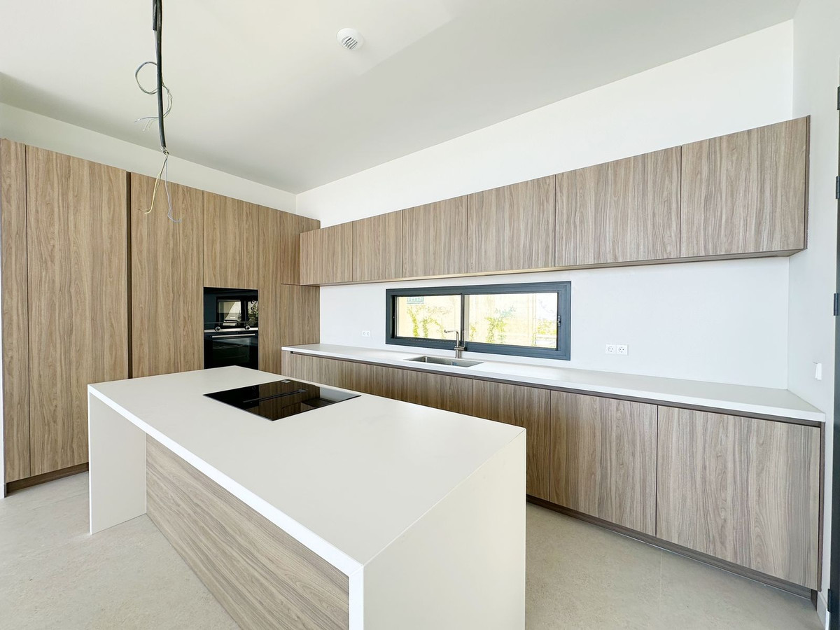 3 Bed Townhouse for sale in Benahavís Costa Del Sol, Málaga, Spain