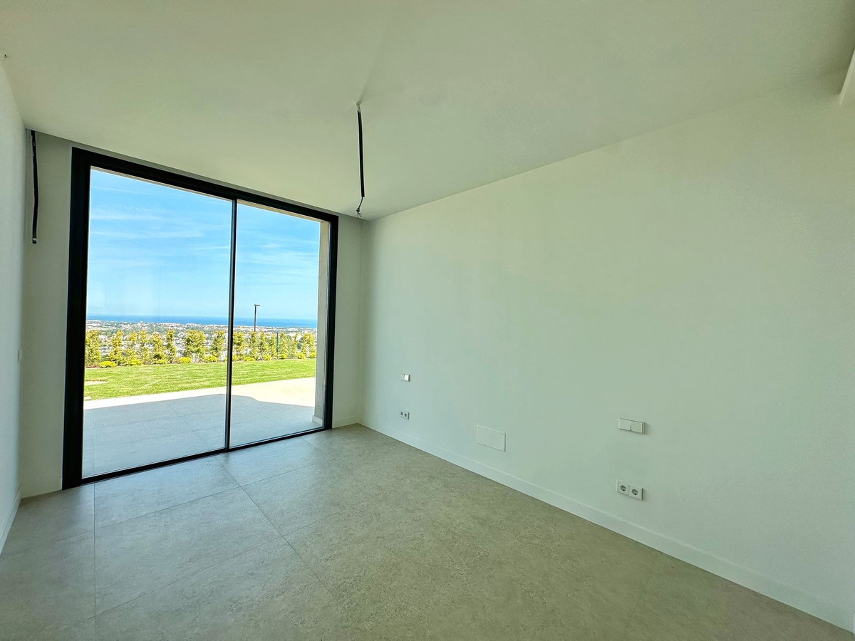 3 Bed Townhouse for sale in Benahavís Costa Del Sol, Málaga, Spain