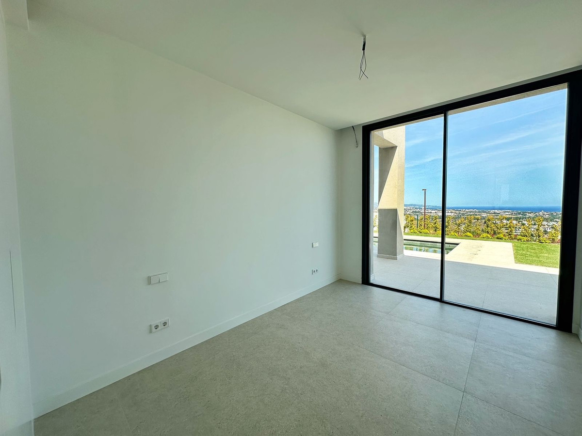 3 Bed Townhouse for sale in Benahavís Costa Del Sol, Málaga, Spain
