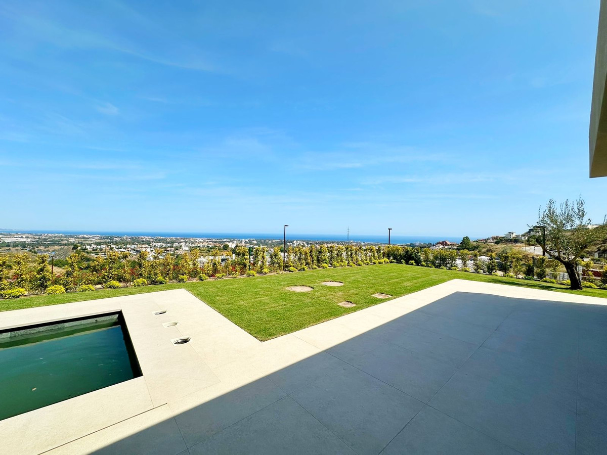 3 Bed Townhouse for sale in Benahavís Costa Del Sol, Málaga, Spain