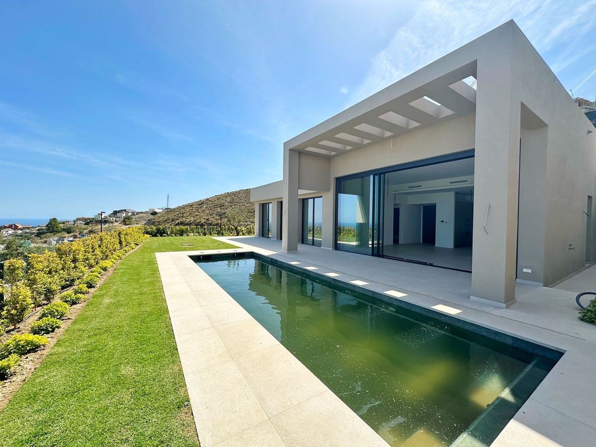 3 Bed Townhouse for sale in Benahavís Costa Del Sol, Málaga, Spain