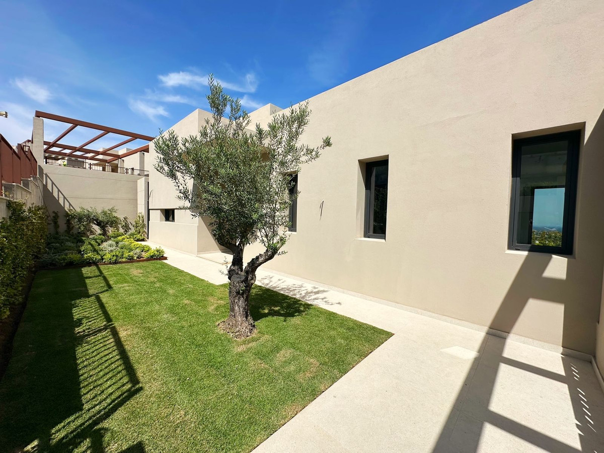3 Bed Townhouse for sale in Benahavís Costa Del Sol, Málaga, Spain
