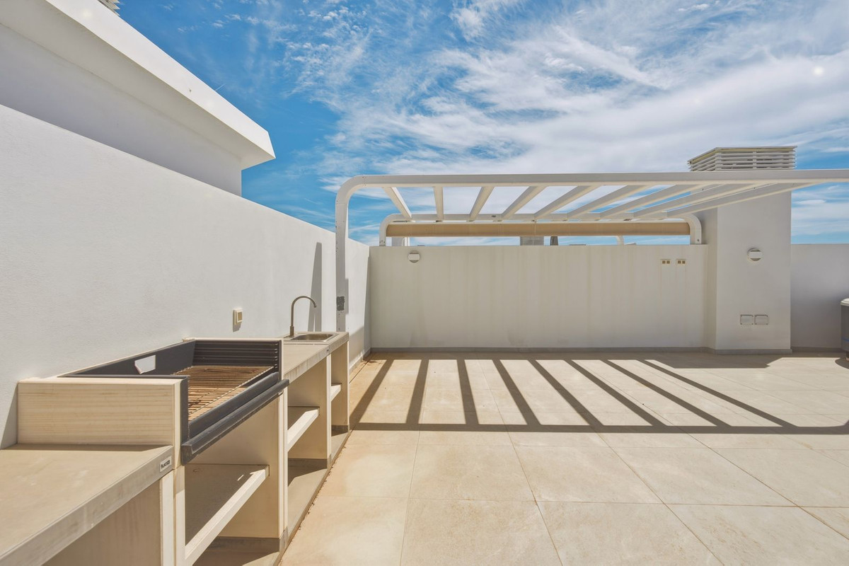 2 Bed Apartment for sale in Fuengirola Costa Del Sol, Málaga, Spain