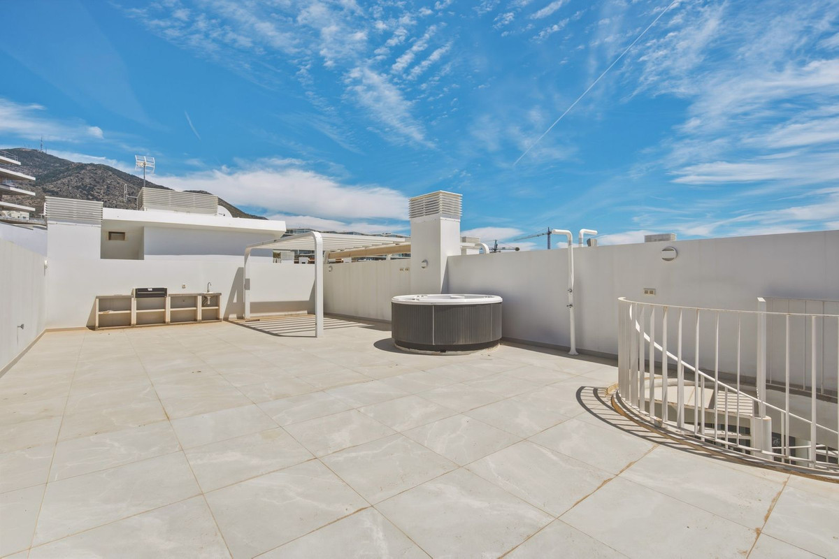 2 Bed Apartment for sale in Fuengirola Costa Del Sol, Málaga, Spain
