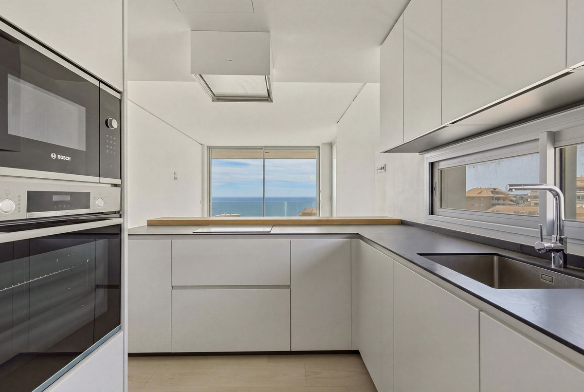 2 Bed Apartment for sale in Fuengirola Costa Del Sol, Málaga, Spain