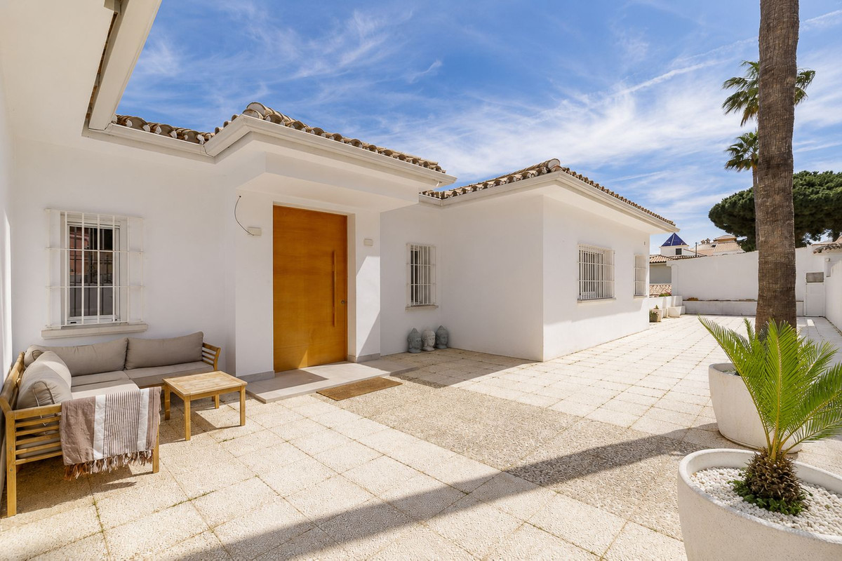 5 Bed Townhouse for sale in Torrequebrada Costa Del Sol, Málaga, Spain