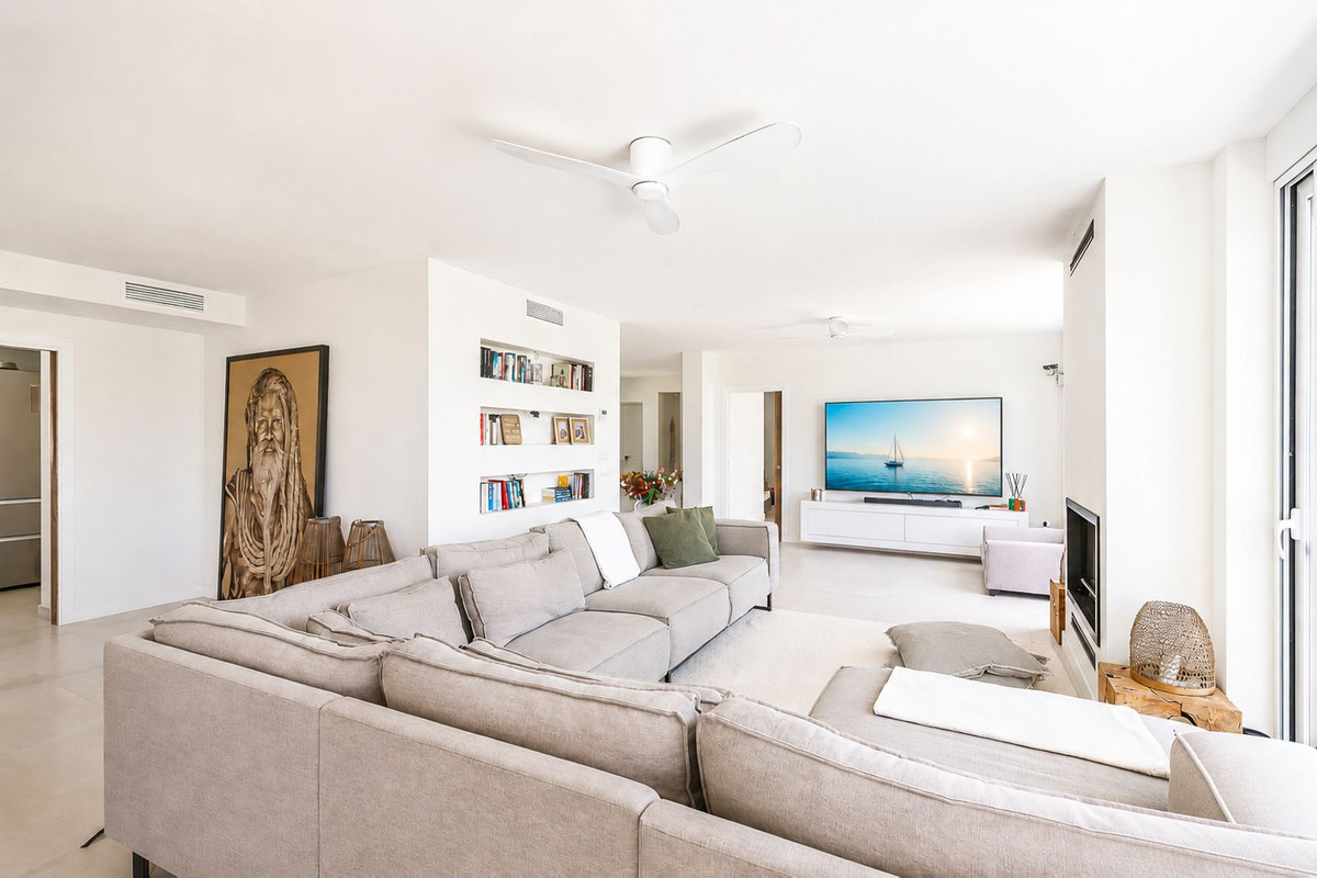 5 Bed Townhouse for sale in Torrequebrada Costa Del Sol, Málaga, Spain
