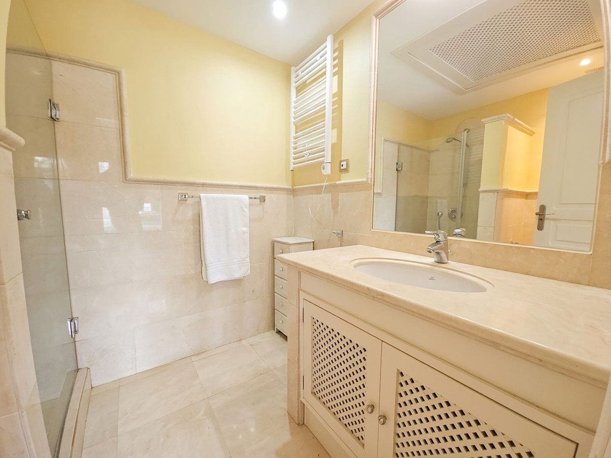 2 Bed Townhouse for sale in Benahavís Costa Del Sol, Málaga, Spain