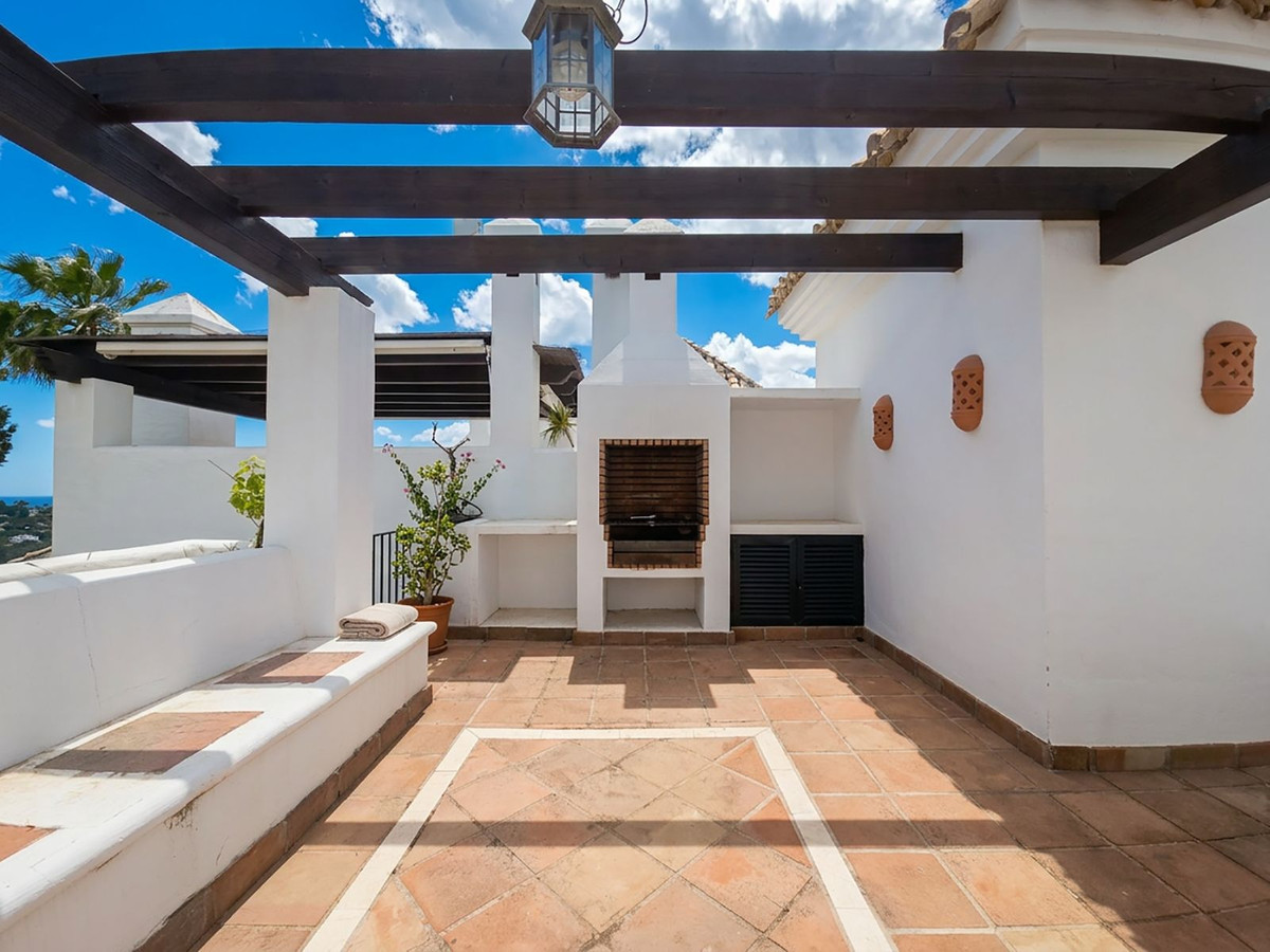 2 Bed Townhouse for sale in Benahavís Costa Del Sol, Málaga, Spain