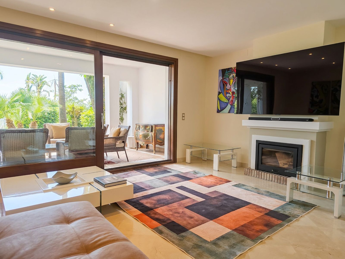 2 Bed Townhouse for sale in Benahavís Costa Del Sol, Málaga, Spain