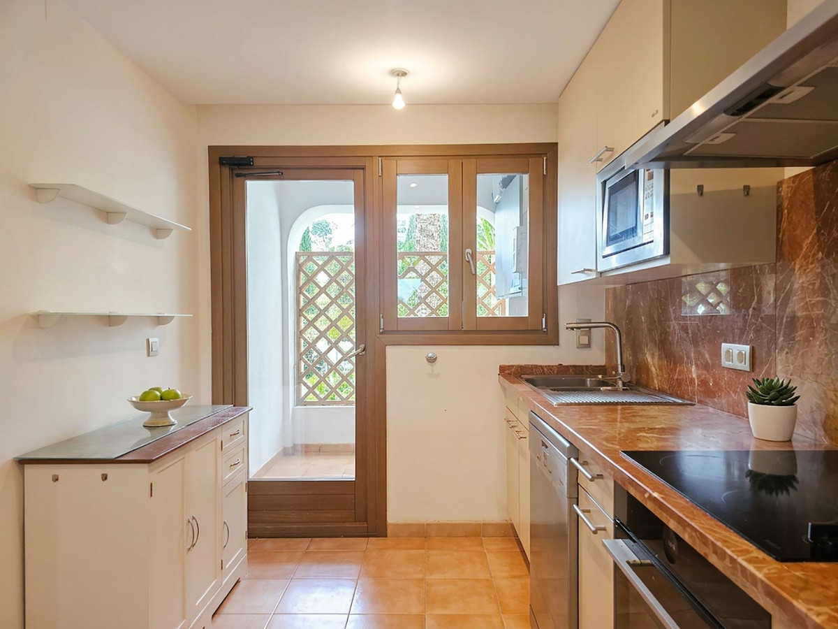 2 Bed Townhouse for sale in Benahavís Costa Del Sol, Málaga, Spain
