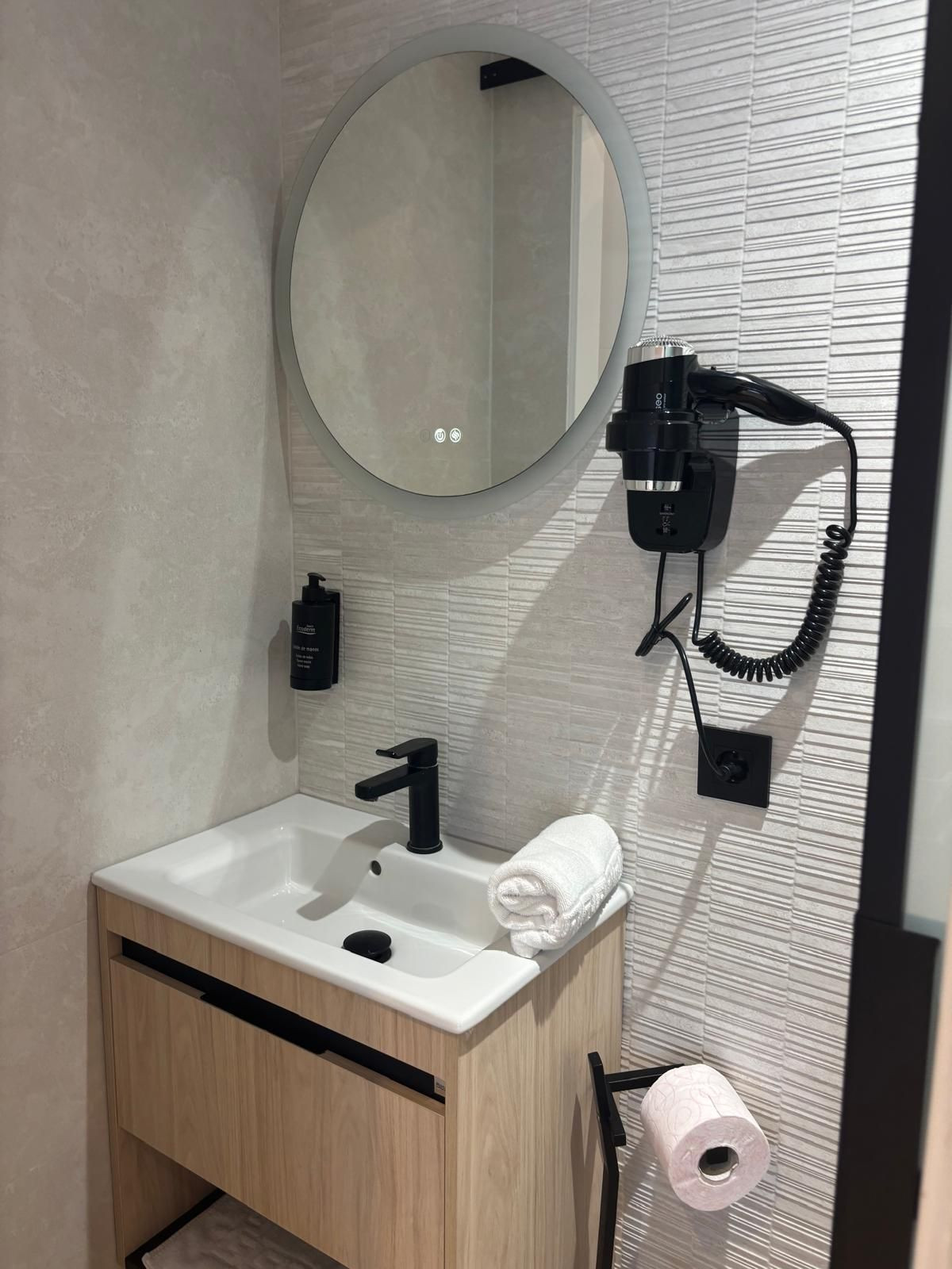 Se vende Hotel de 32 dormitorios en Costa Del Sol, Málaga, España