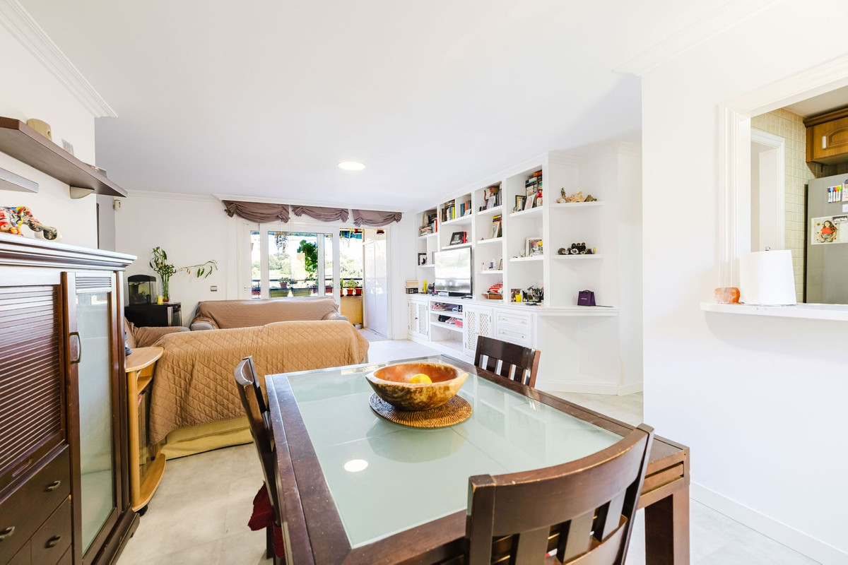 Se vende Apartamento Planta Media de 3 dormitorios en Costa Del Sol, Málaga, España