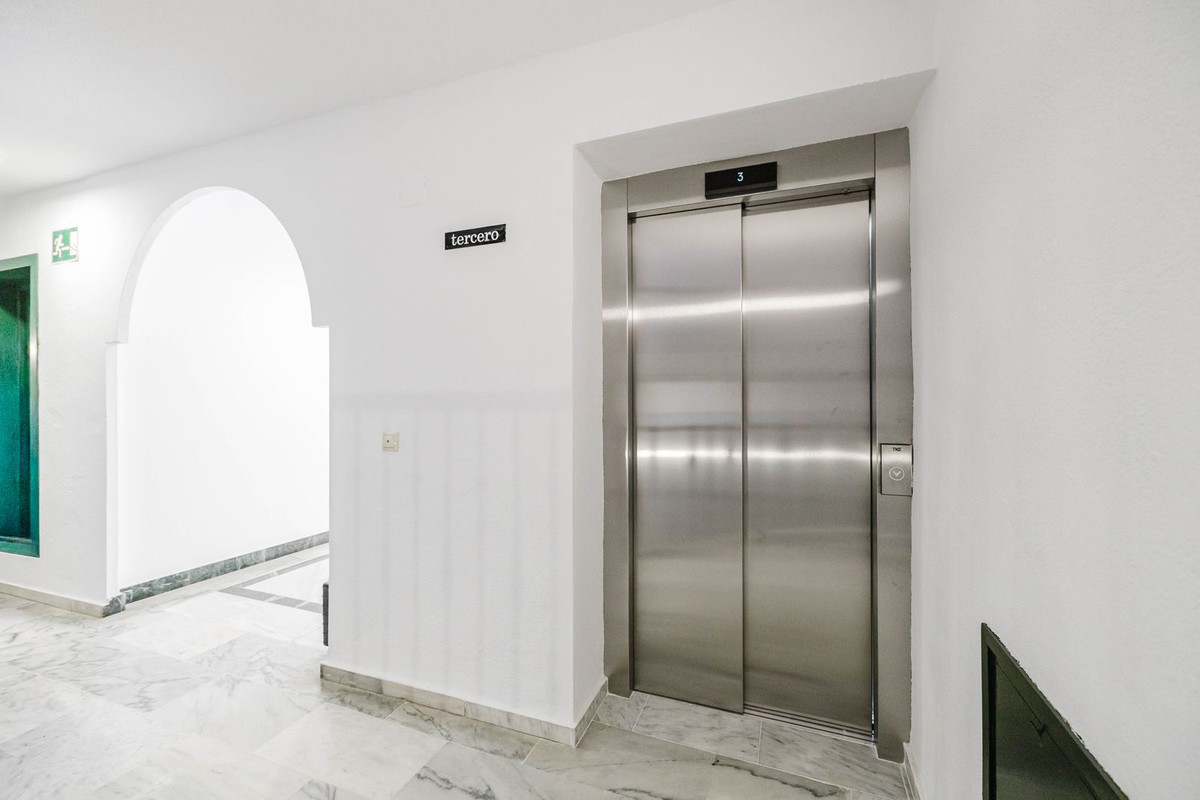 Se vende Apartamento Planta Media de 3 dormitorios en Costa Del Sol, Málaga, España