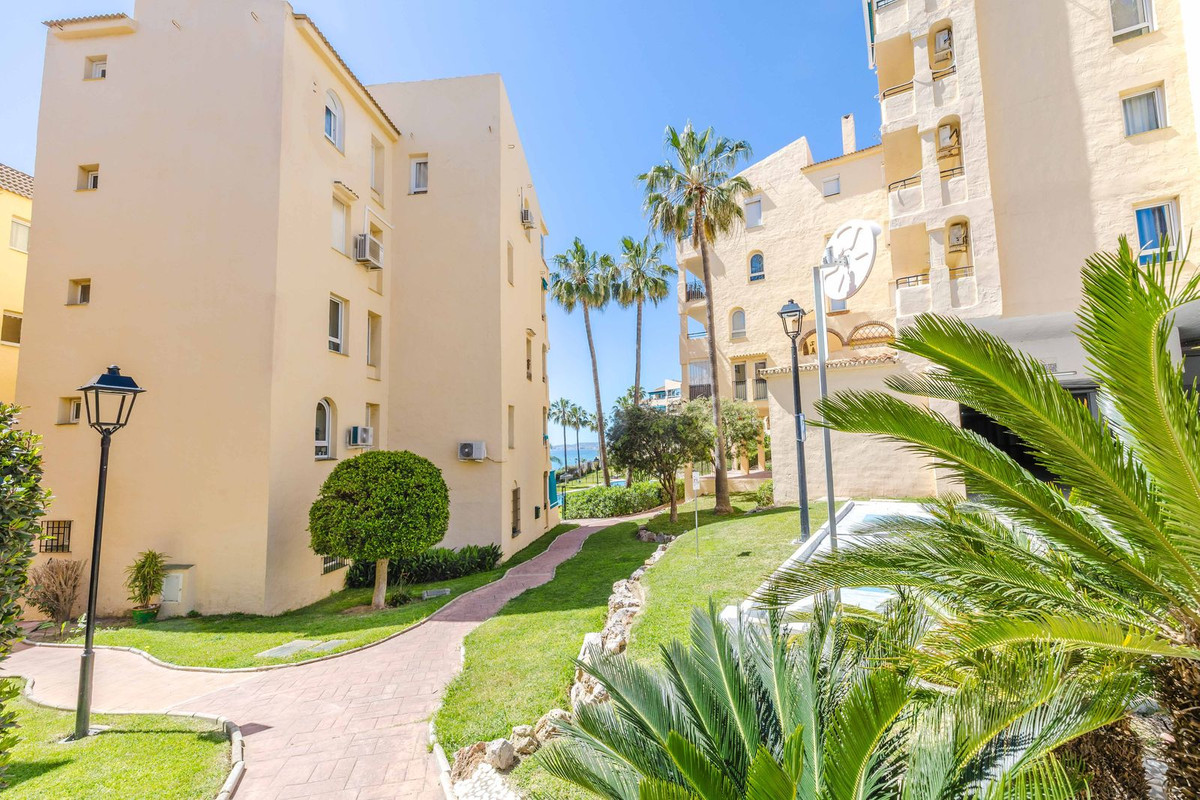 Se vende Apartamento Planta Media de 3 dormitorios en Costa Del Sol, Málaga, España