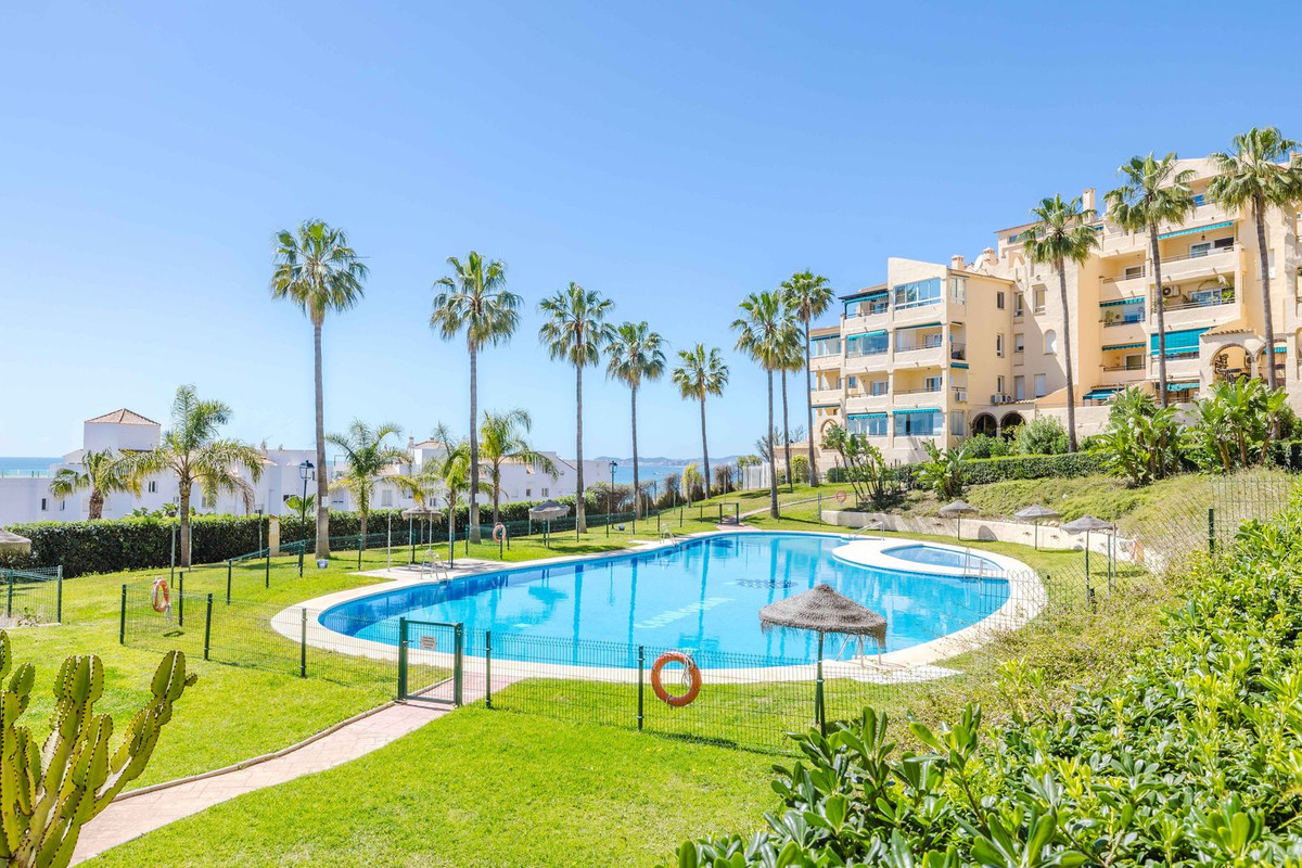 Se vende Apartamento Planta Media de 3 dormitorios en Costa Del Sol, Málaga, España