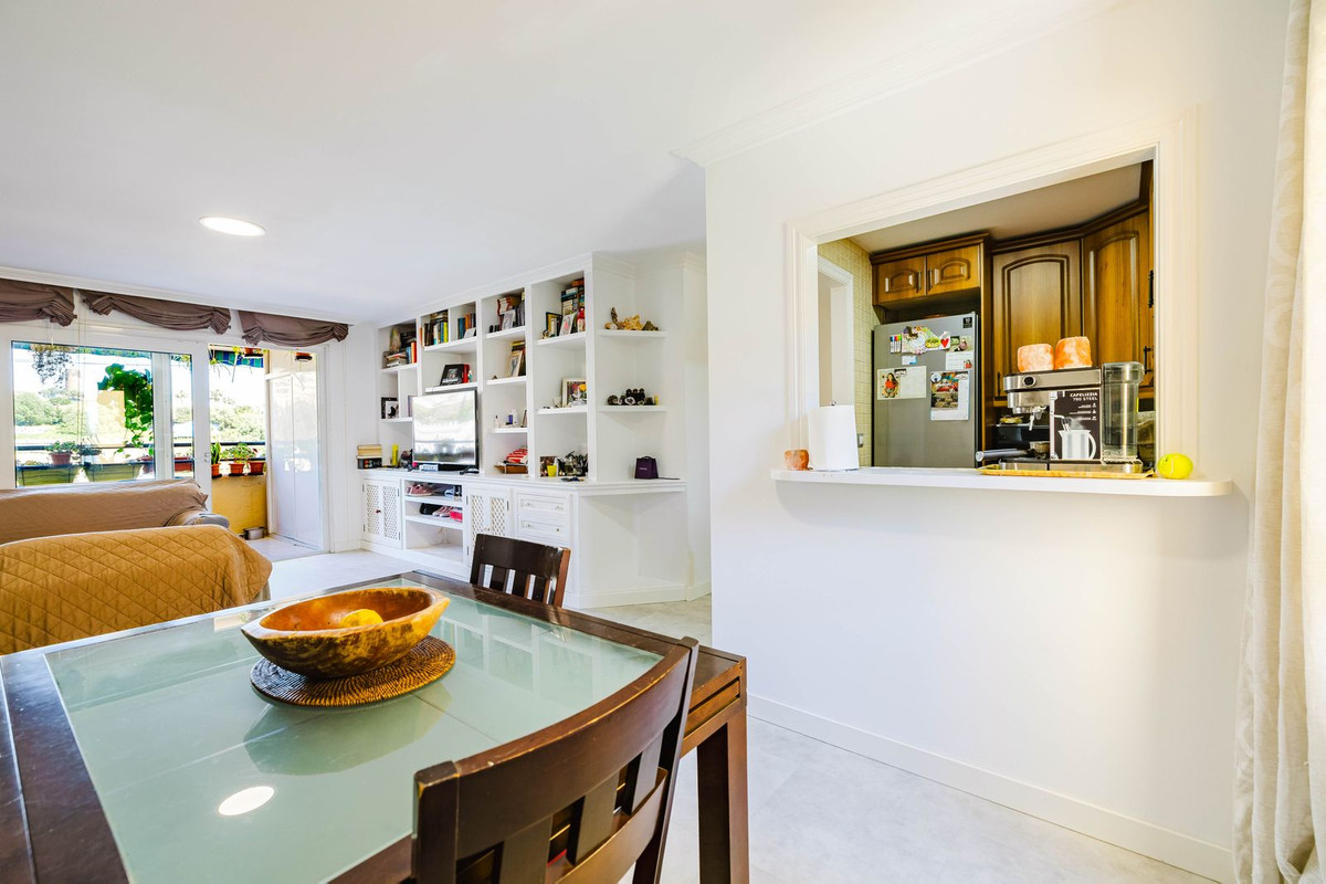 Se vende Apartamento Planta Media de 3 dormitorios en Costa Del Sol, Málaga, España