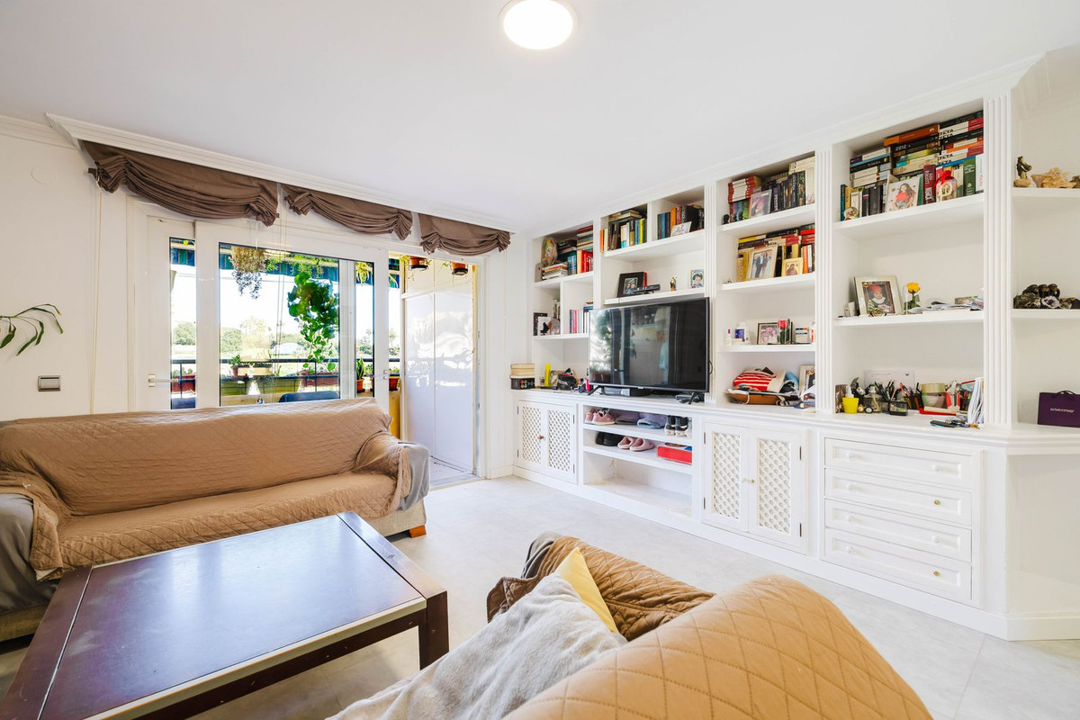Se vende Apartamento Planta Media de 3 dormitorios en Costa Del Sol, Málaga, España