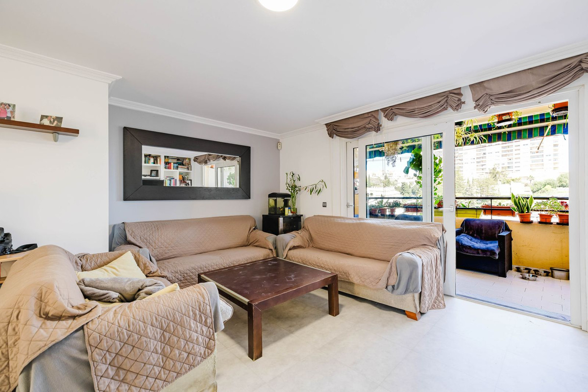 Se vende Apartamento Planta Media de 3 dormitorios en Costa Del Sol, Málaga, España
