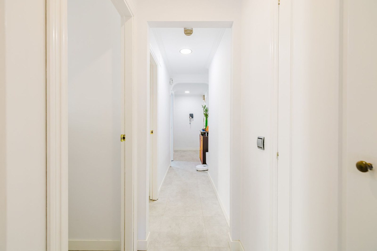 Se vende Apartamento Planta Media de 3 dormitorios en Costa Del Sol, Málaga, España
