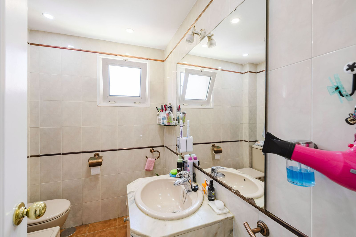 Se vende Apartamento Planta Media de 3 dormitorios en Costa Del Sol, Málaga, España