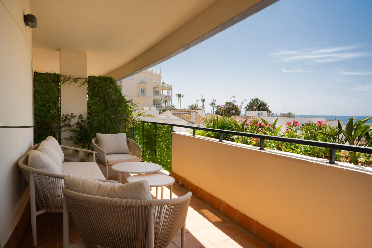 2 Bed Apartment for sale in Estepona Costa Del Sol, Málaga, Spain