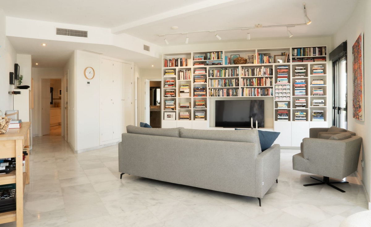 2 Bed Apartment for sale in Estepona Costa Del Sol, Málaga, Spain