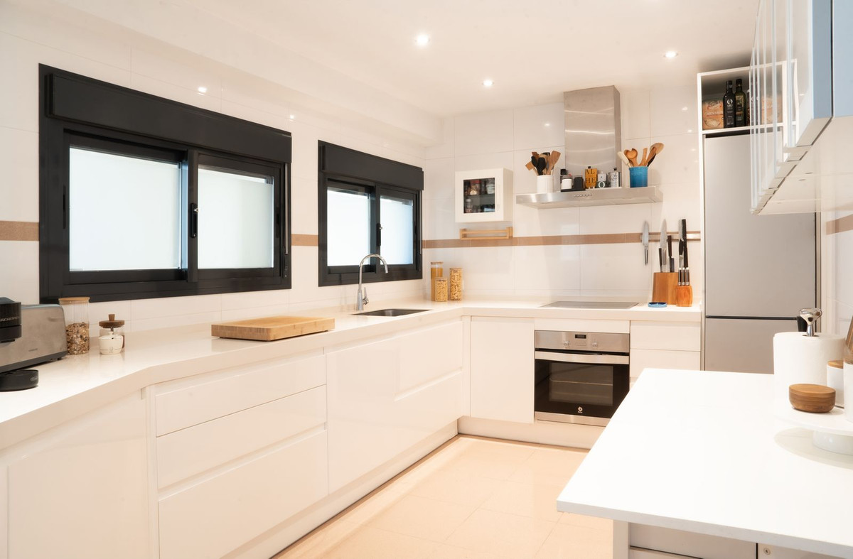 2 Bed Apartment for sale in Estepona Costa Del Sol, Málaga, Spain