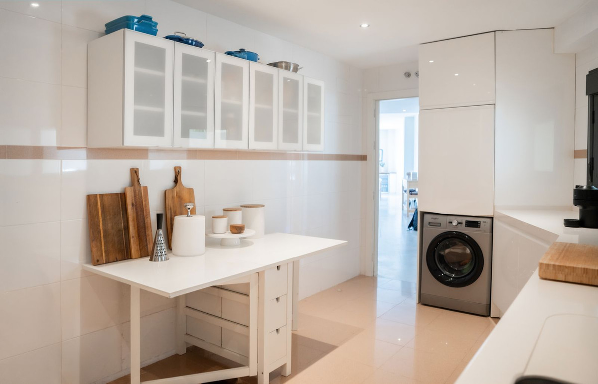 2 Bed Apartment for sale in Estepona Costa Del Sol, Málaga, Spain