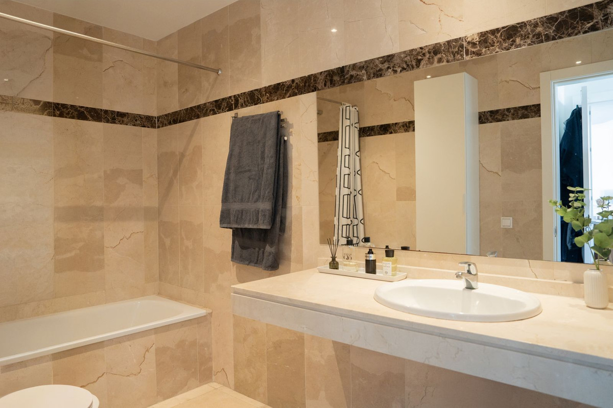 2 Bed Apartment for sale in Estepona Costa Del Sol, Málaga, Spain