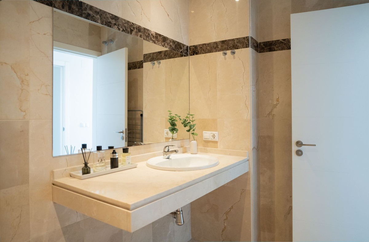 2 Bed Apartment for sale in Estepona Costa Del Sol, Málaga, Spain
