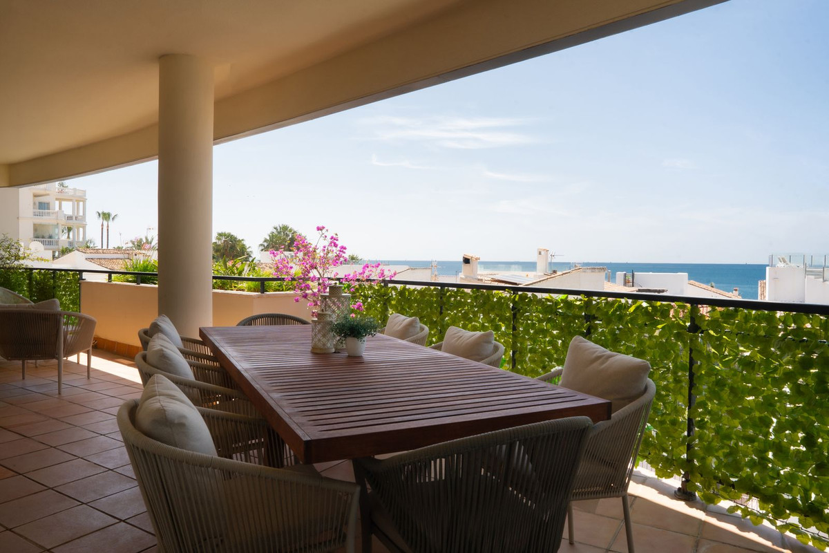 2 Bed Apartment for sale in Estepona Costa Del Sol, Málaga, Spain