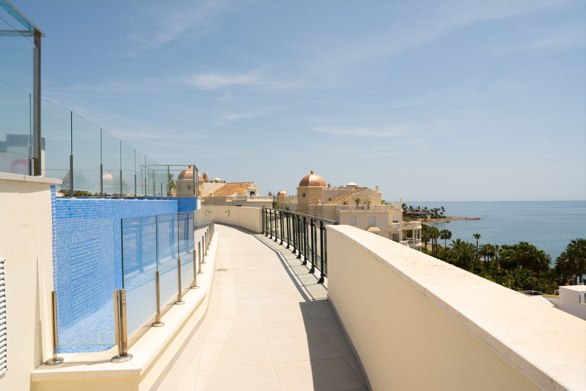 2 Bed Apartment for sale in Estepona Costa Del Sol, Málaga, Spain