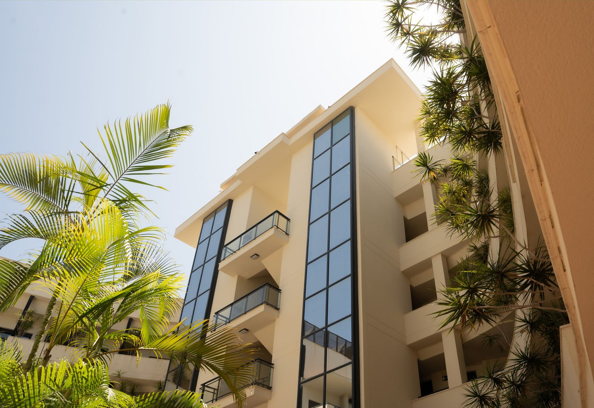 2 Bed Apartment for sale in Estepona Costa Del Sol, Málaga, Spain