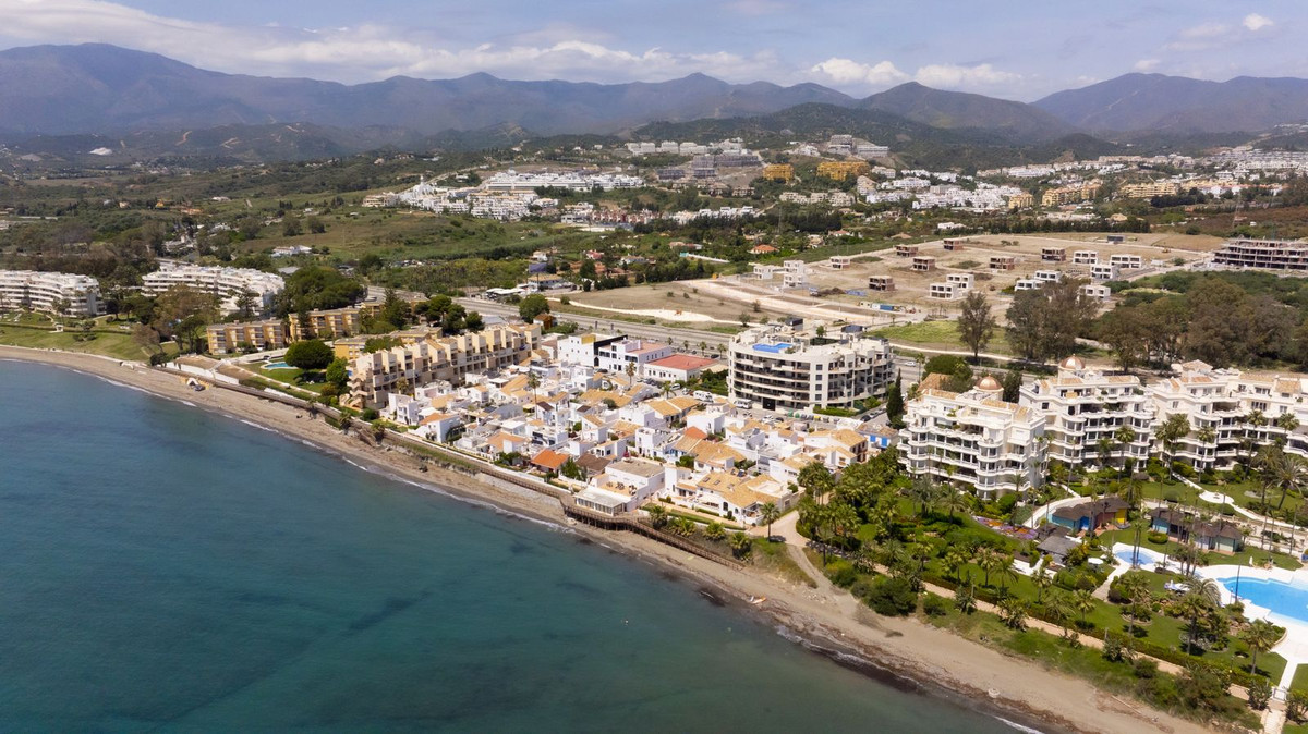 2 Bed Apartment for sale in Estepona Costa Del Sol, Málaga, Spain