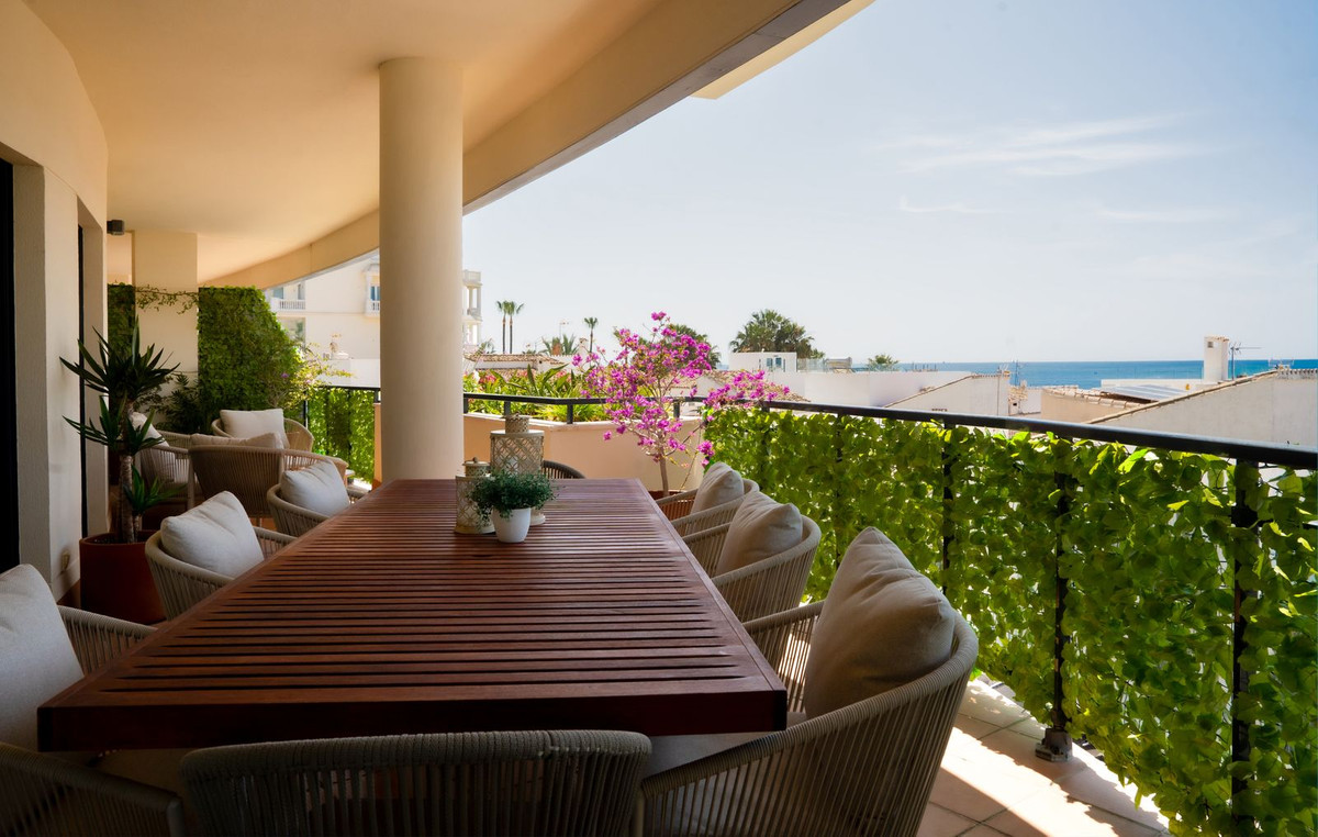 2 Bed Apartment for sale in Estepona Costa Del Sol, Málaga, Spain