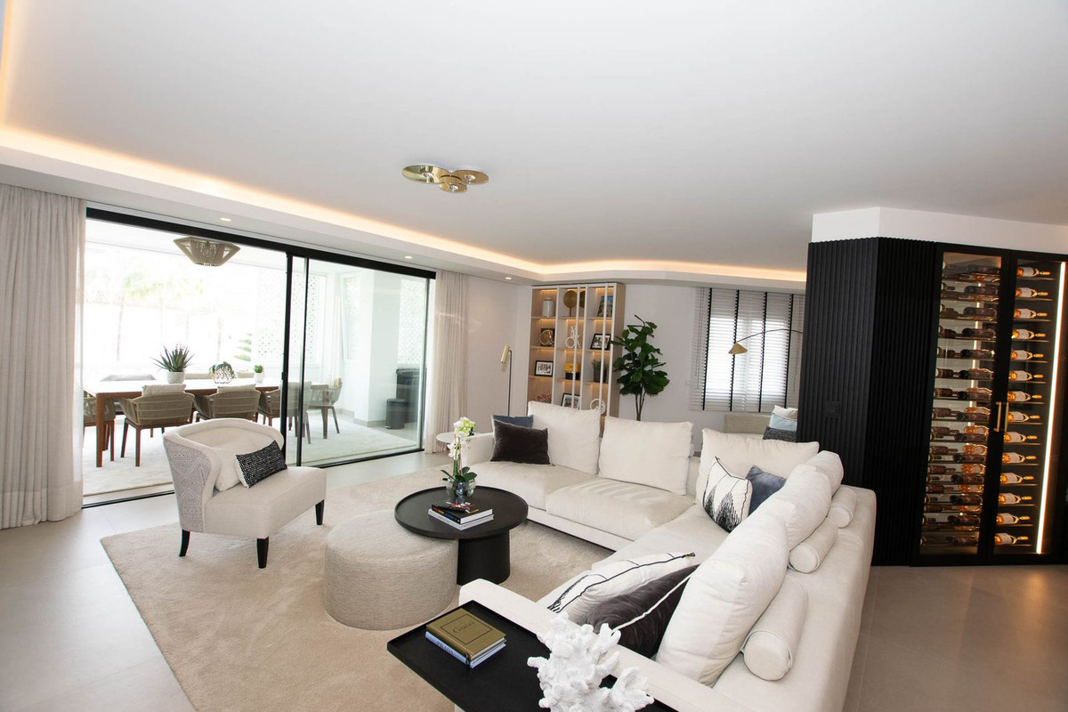 3 Bed Apartment for sale in Puerto Banús Costa Del Sol, Málaga, Spain