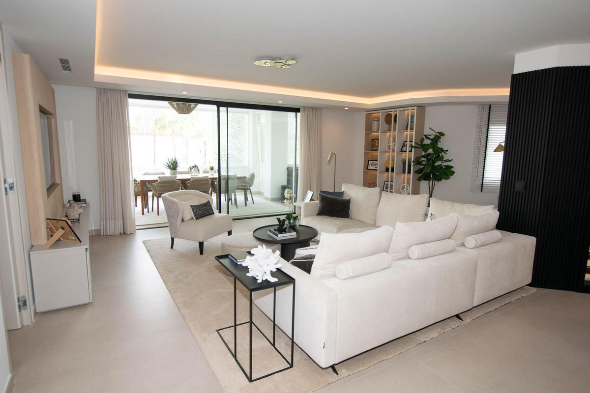 3 Bed Apartment for sale in Puerto Banús Costa Del Sol, Málaga, Spain