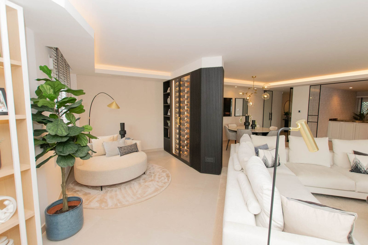3 Bed Apartment for sale in Puerto Banús Costa Del Sol, Málaga, Spain