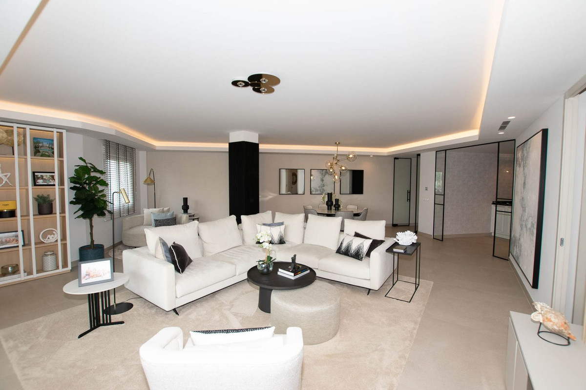 3 Bed Apartment for sale in Puerto Banús Costa Del Sol, Málaga, Spain
