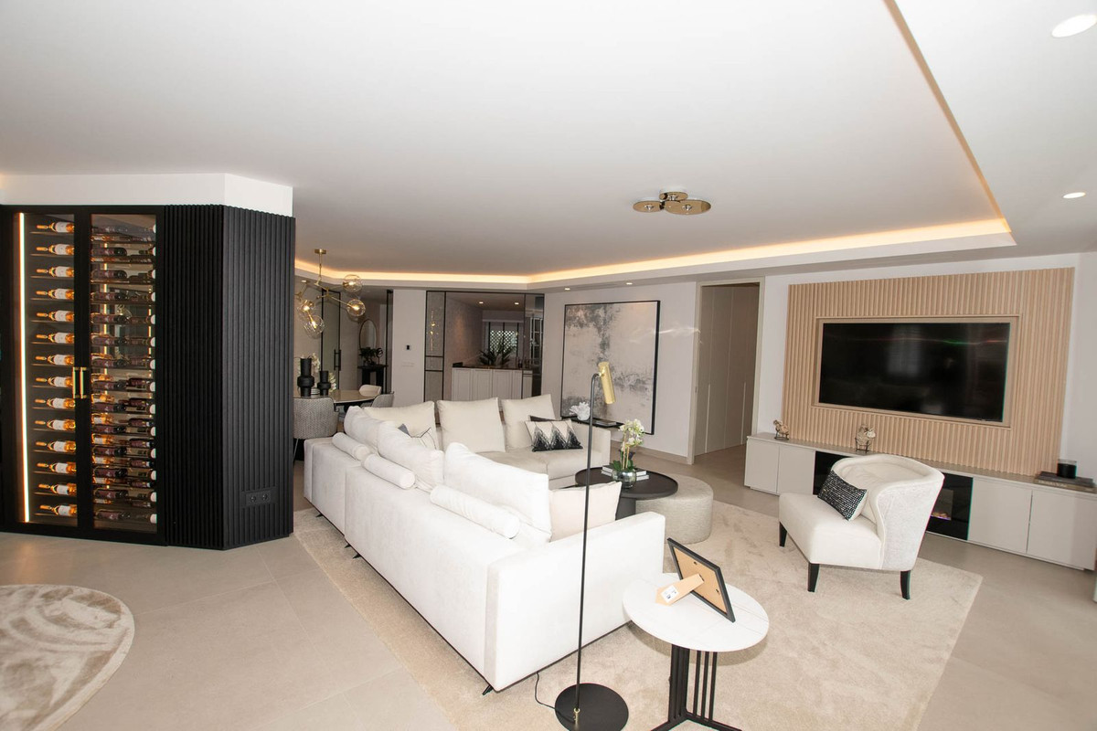 3 Bed Apartment for sale in Puerto Banús Costa Del Sol, Málaga, Spain