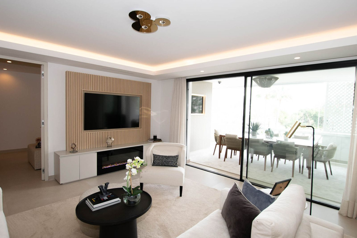 3 Bed Apartment for sale in Puerto Banús Costa Del Sol, Málaga, Spain
