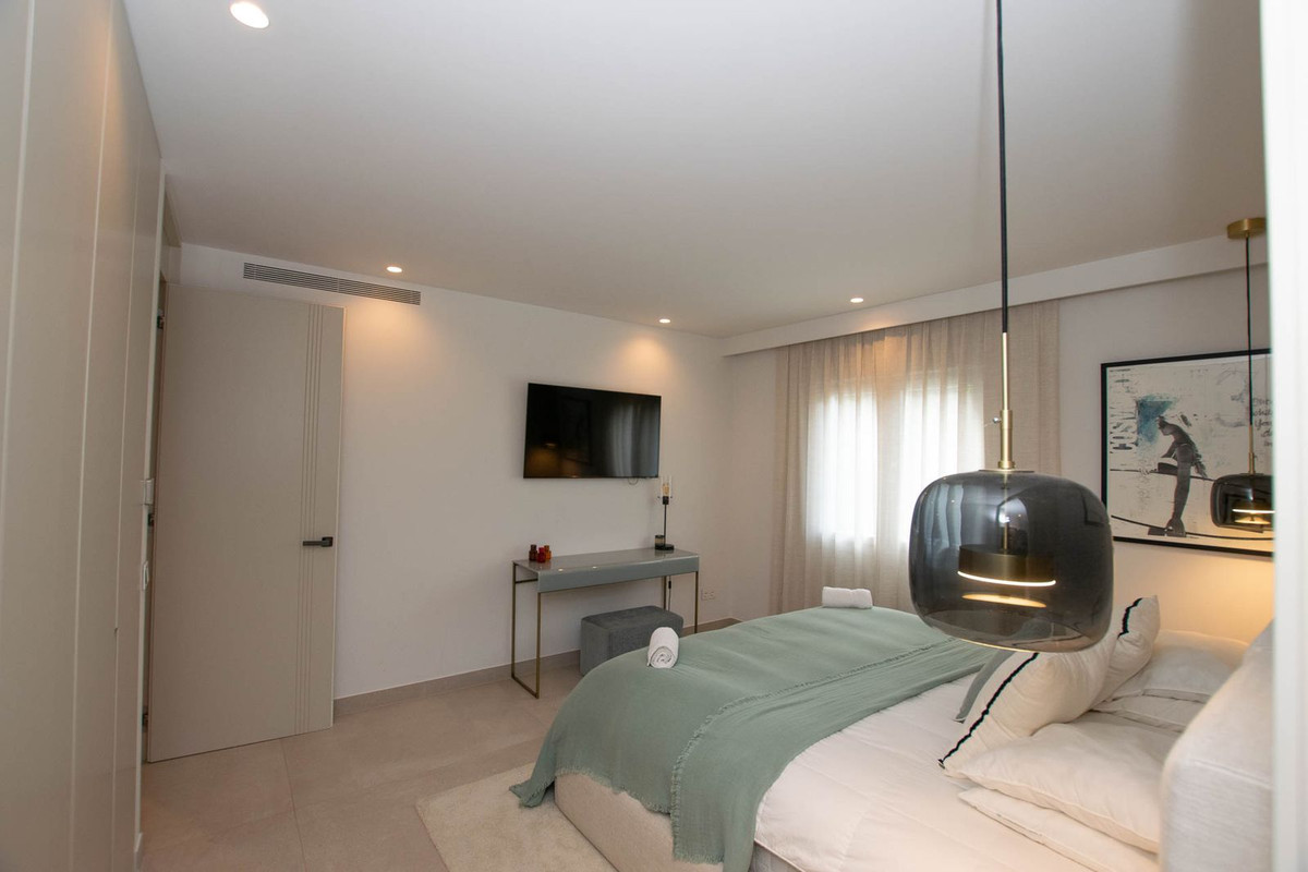 3 Bed Apartment for sale in Puerto Banús Costa Del Sol, Málaga, Spain