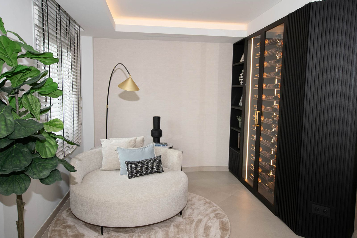 3 Bed Apartment for sale in Puerto Banús Costa Del Sol, Málaga, Spain