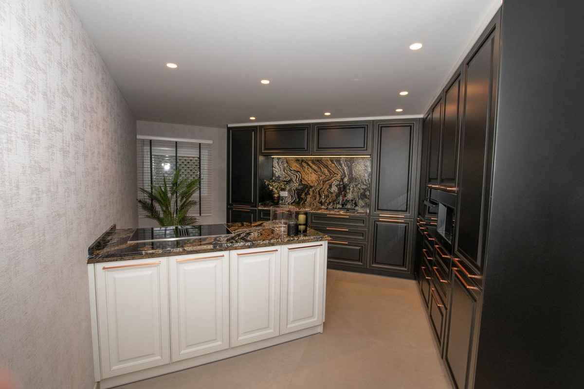 3 Bed Apartment for sale in Puerto Banús Costa Del Sol, Málaga, Spain